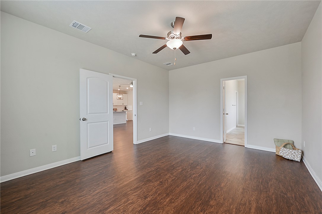 College Station, Texas, 77845, United States, 5 Bedrooms Bedrooms, ,4 BathroomsBathrooms,Residential,For Sale,1778847
