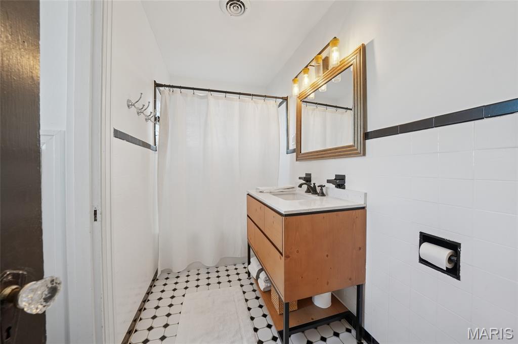 Kirkwood, Missouri, 63122, United States, 3 Bedrooms Bedrooms, ,4 BathroomsBathrooms,Residential,For Sale,2002227