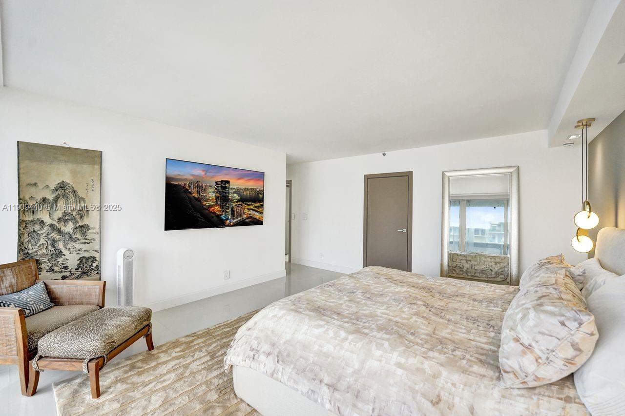 Aventura, Florida, 33180, United States, 4 Bedrooms Bedrooms, ,3 BathroomsBathrooms,Residential,For Sale,1989570