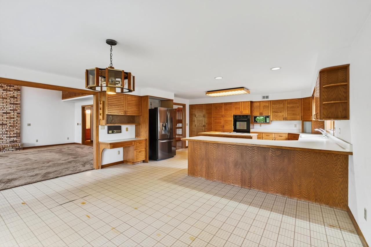 Oshkosh, Wisconsin, 54904, United States, 4 Bedrooms Bedrooms, ,3 BathroomsBathrooms,Residential,For Sale,1978045