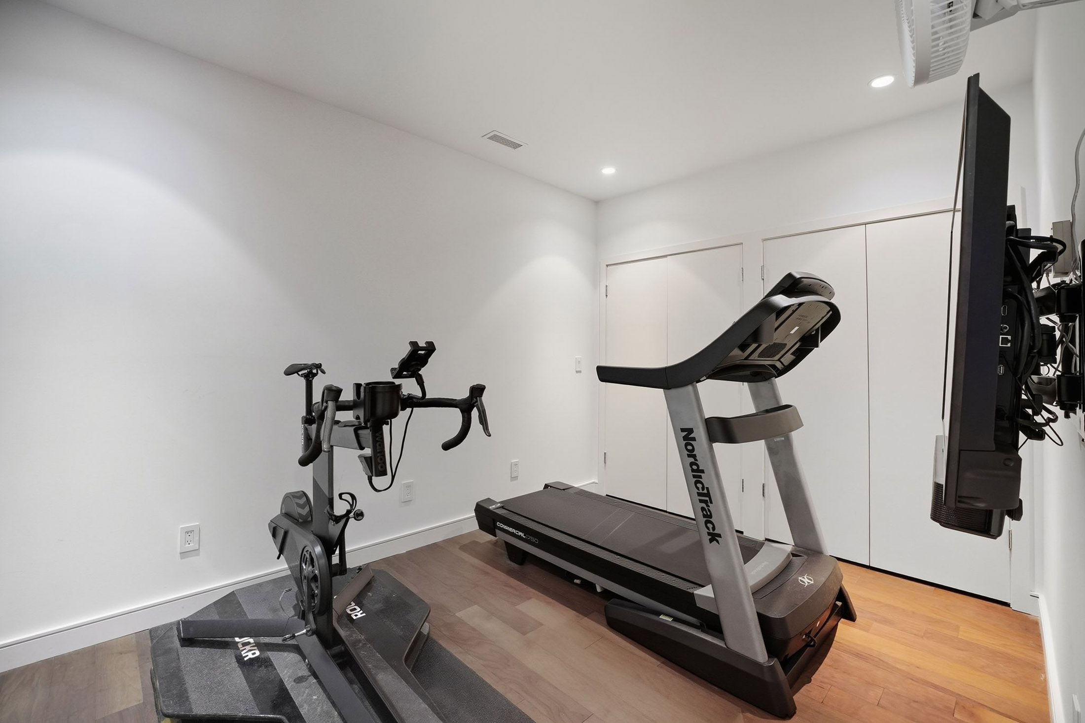  Magazine-worthy Mid-century Modern Retreat in the Heart of Morningside - 物件實景