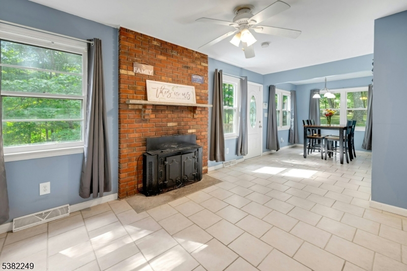 Rockaway Twp., New Jersey, 07866, United States, 3 Bedrooms Bedrooms, ,1 BathroomBathrooms,Residential,For Sale,1940622
