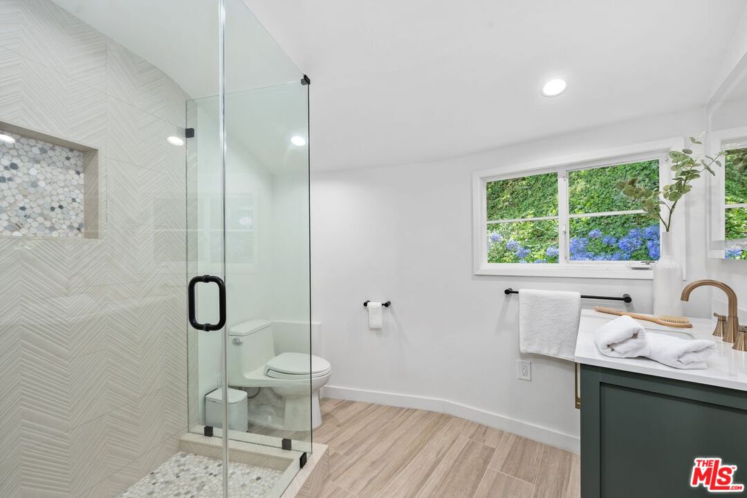Los Angeles, California, 90049, United States, 4 Bedrooms Bedrooms, ,4 BathroomsBathrooms,Residential,For Sale,1901506