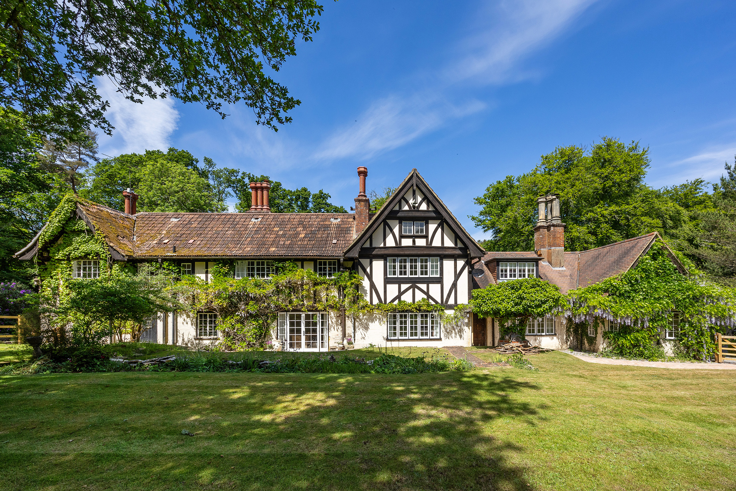 A Characterful New Forest Country House with Cottage, Stables and Barn - 物件實景