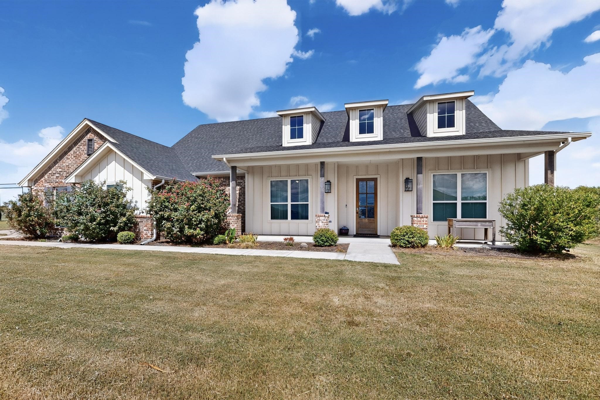 Godley, Texas, 76044, United States, 4 Bedrooms Bedrooms, ,3 BathroomsBathrooms,Residential,For Sale,1956819