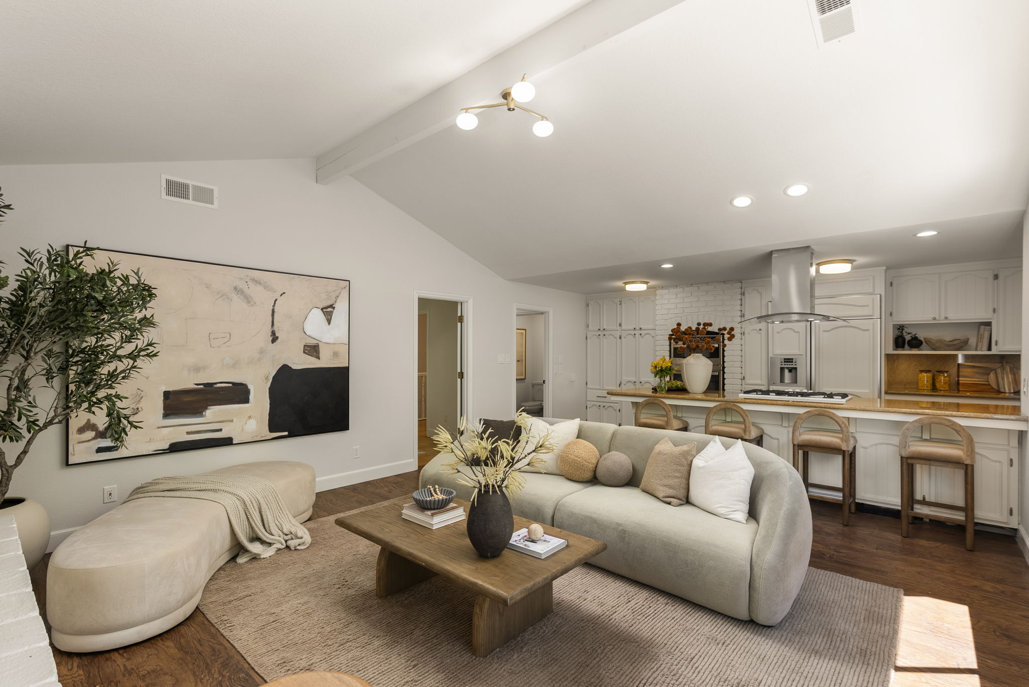  Expansive Residence in Millbrae Highlands - 物件實景