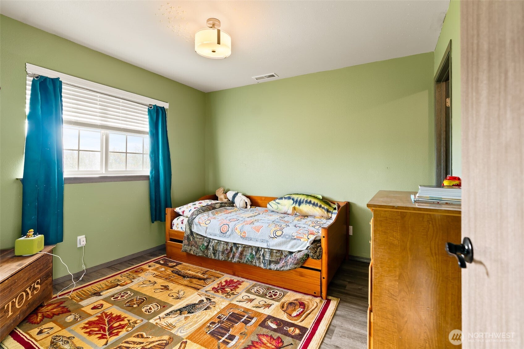 Ellensburg, Washington, 98926, United States, 6 Bedrooms Bedrooms, ,2 BathroomsBathrooms,Residential,For Sale,1992085