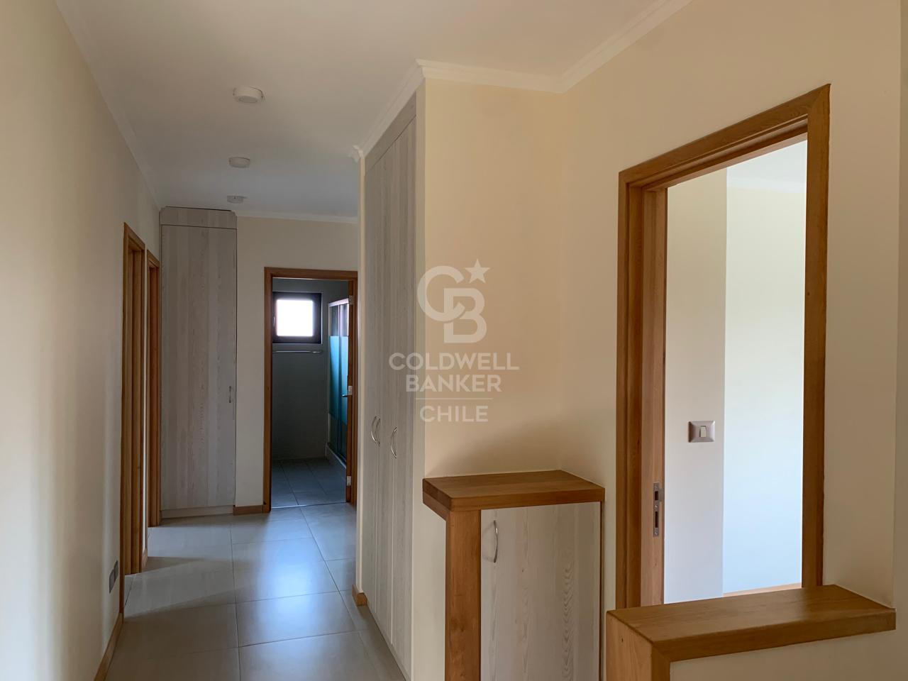 Puerto Varas, Chile, 7 Bedrooms Bedrooms, ,5 BathroomsBathrooms,Residential,For Sale,1990332