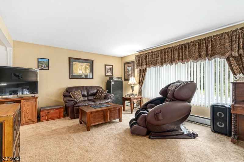 Rockaway Twp., New Jersey, 07866, United States, 3 Bedrooms Bedrooms, ,3 BathroomsBathrooms,Residential,For Sale,1906330