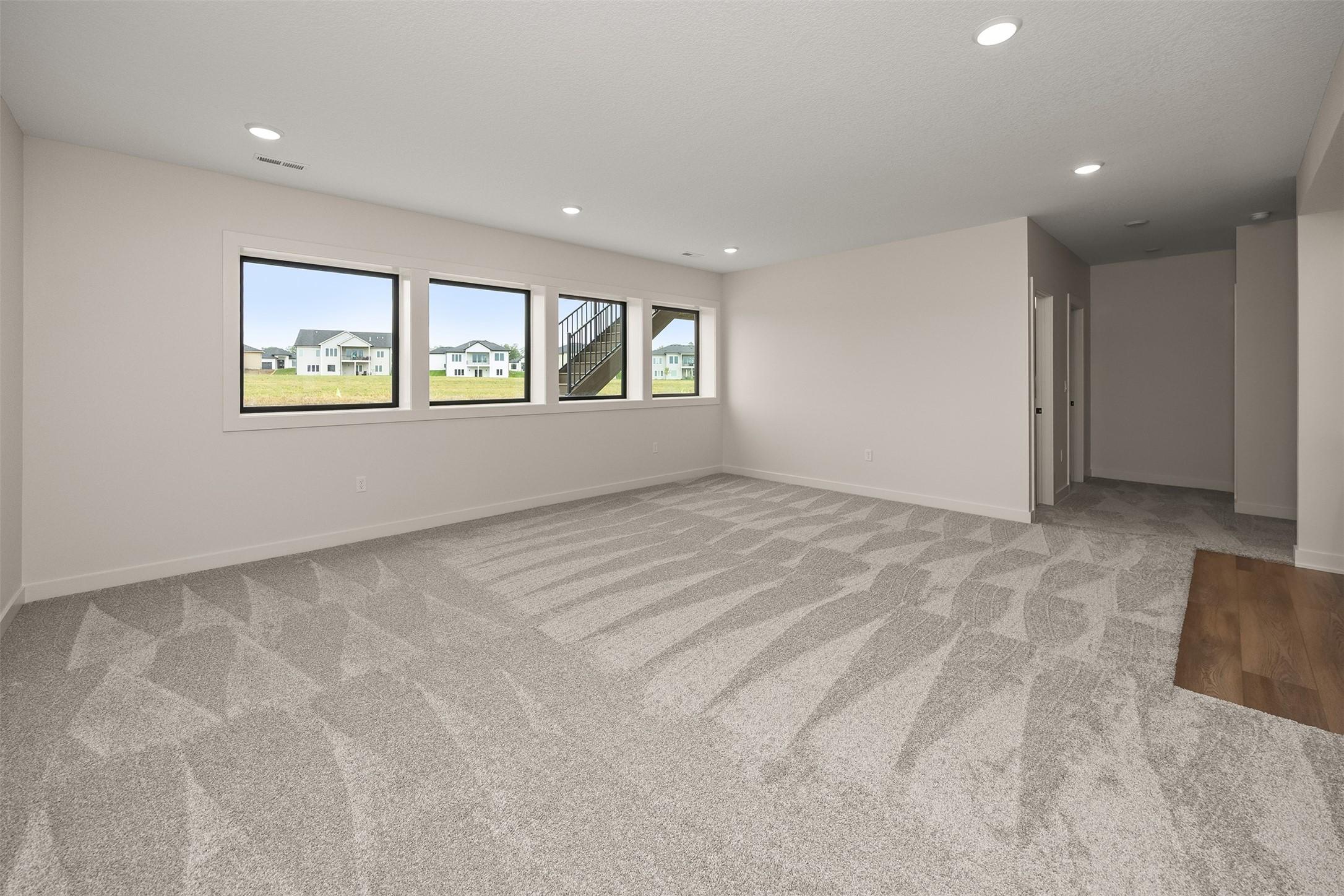 Urbandale, Iowa, 50323, United States, 4 Bedrooms Bedrooms, ,3 BathroomsBathrooms,Residential,For Sale,1975172