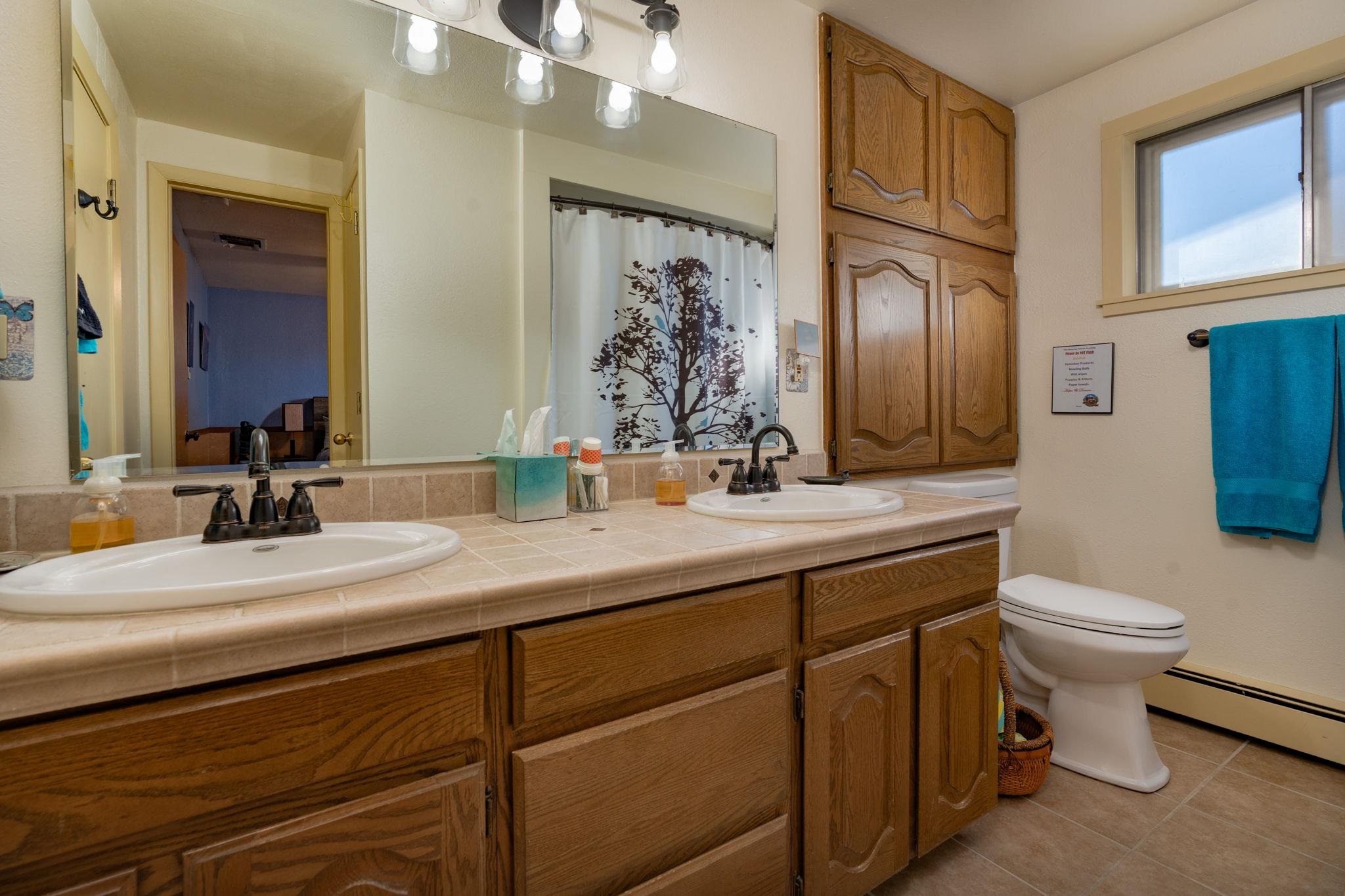 Palisade, Colorado, 81526, United States, 5 Bedrooms Bedrooms, ,6 BathroomsBathrooms,Residential,For Sale,2007514