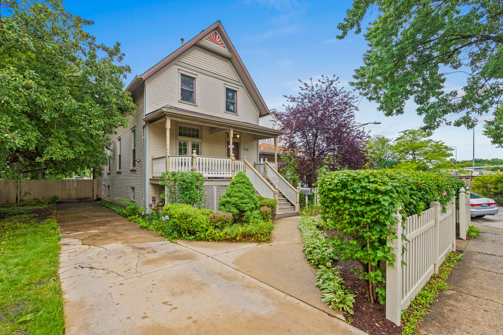 Chicago, Illinois, 60641, United States, 5 Bedrooms Bedrooms, ,3 BathroomsBathrooms,Residential,For Sale,1891255