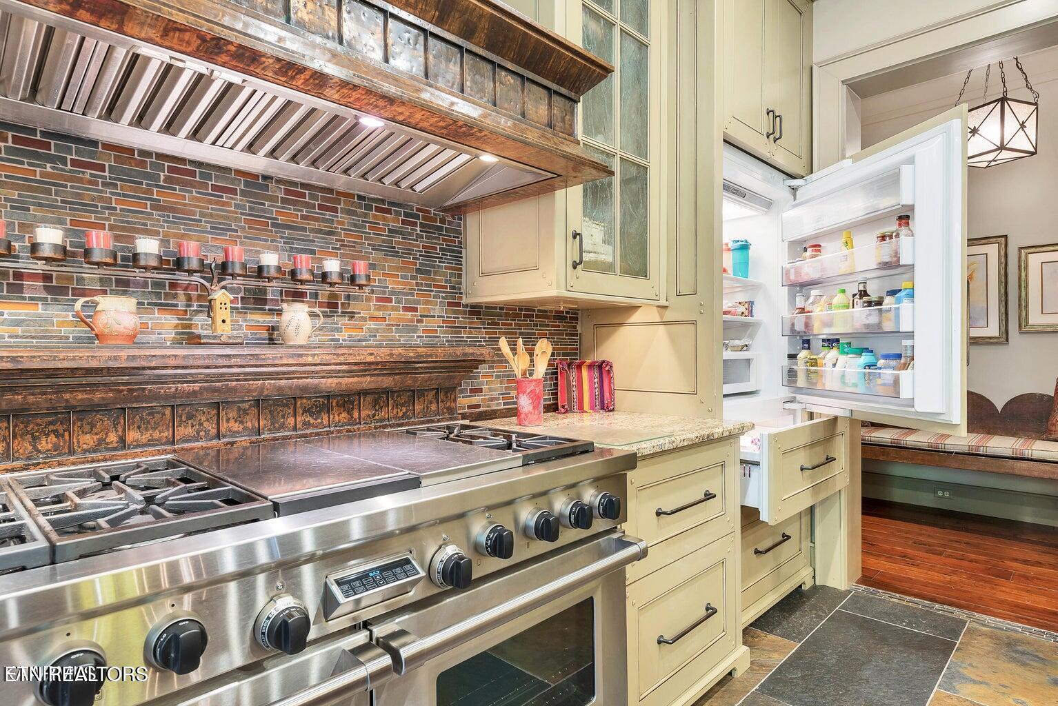 Louisville, Tennessee, 37777, United States, 3 Bedrooms Bedrooms, ,4 BathroomsBathrooms,Residential,For Sale,1995575