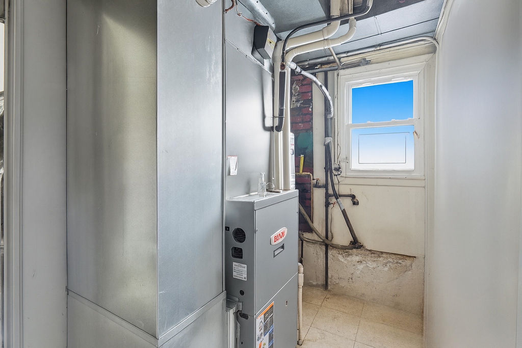 Howard, New York, 11414, United States, 4 Bedrooms Bedrooms, ,3 BathroomsBathrooms,Residential,For Sale,1975737