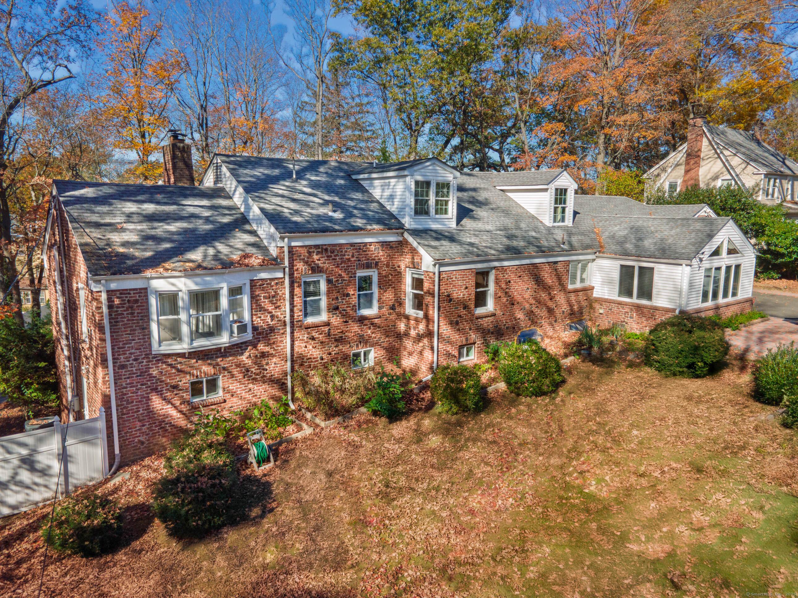 Hamden, Connecticut, 06517, United States, 4 Bedrooms Bedrooms, ,4 BathroomsBathrooms,Residential,For Sale,1982010