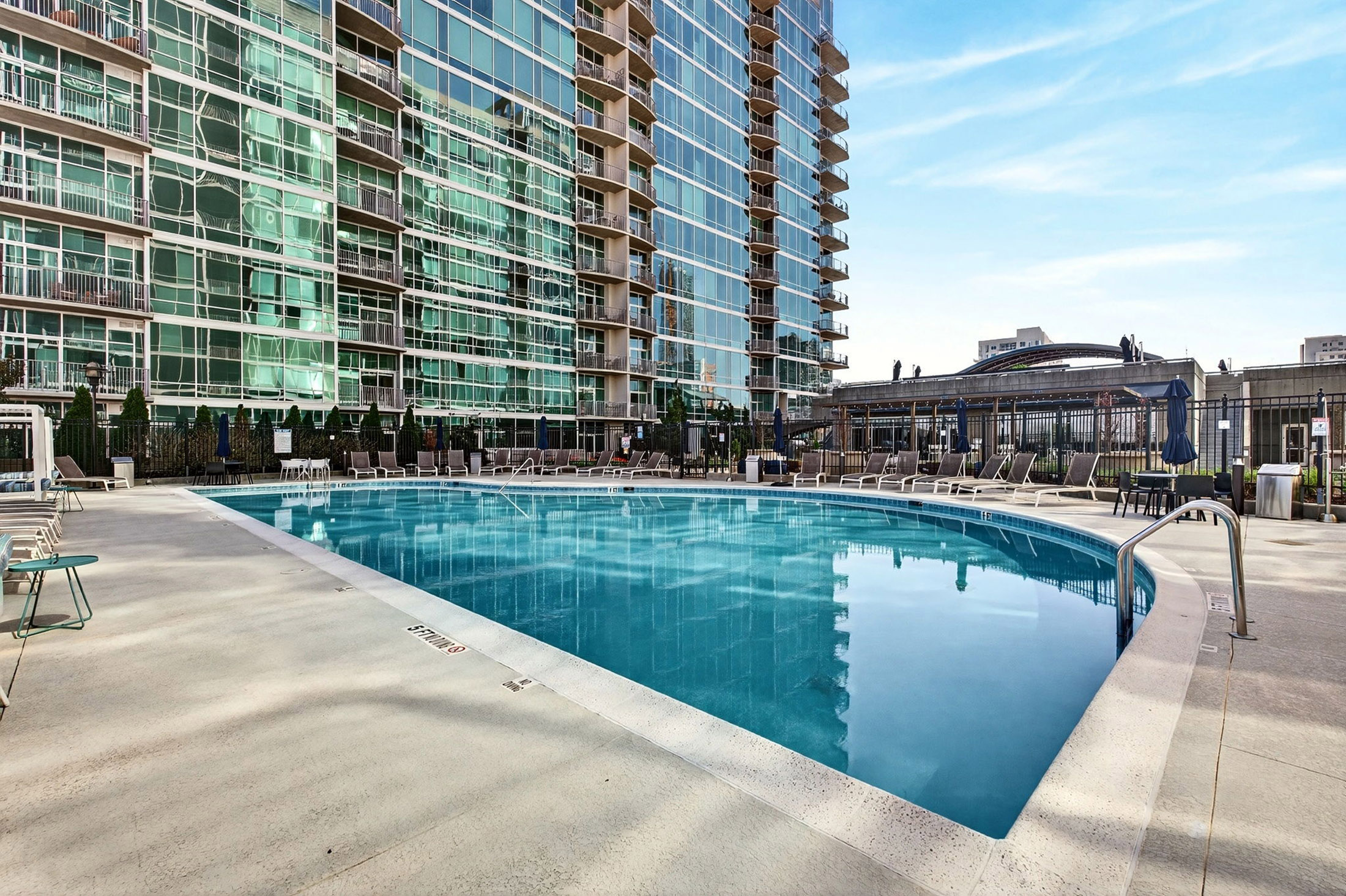  Light-filled Condo Perched Above Peachtree Street in Midtown - 物件實景