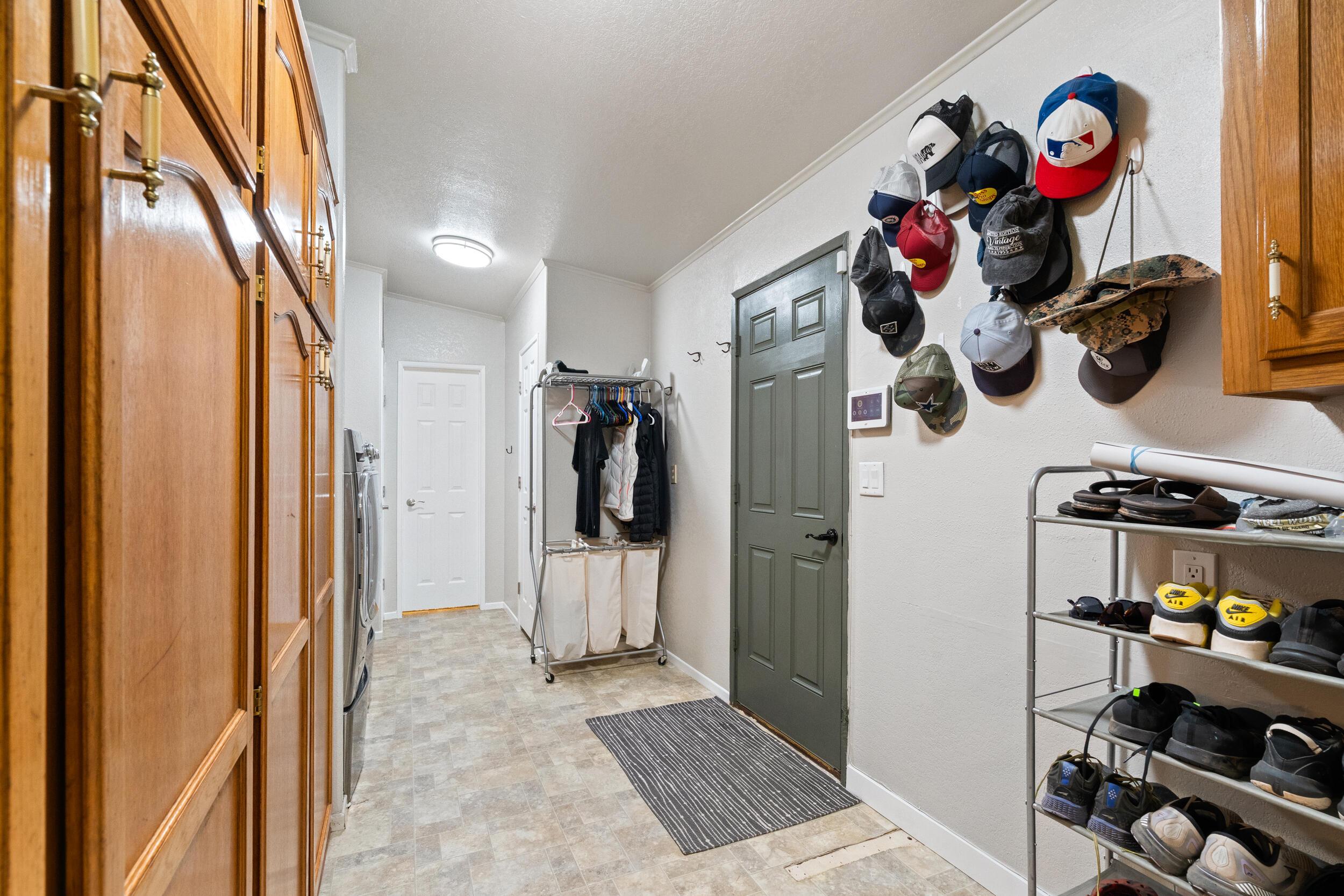 Terra Bella, California, 93270, United States, 3 Bedrooms Bedrooms, ,2 BathroomsBathrooms,Residential,For Sale,1981595