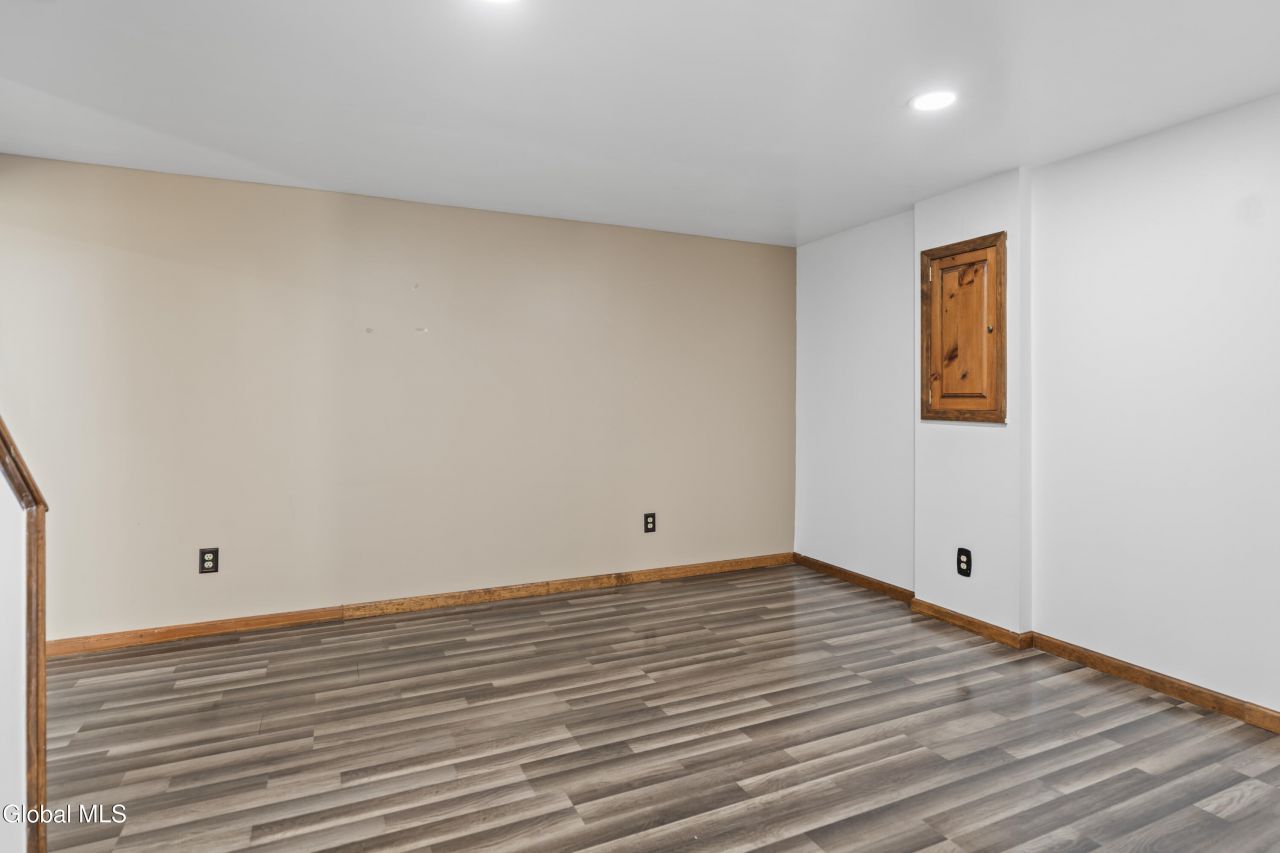 Niskayuna, New York, 12309, United States, 6 Bedrooms Bedrooms, ,4 BathroomsBathrooms,Residential,For Sale,1906999