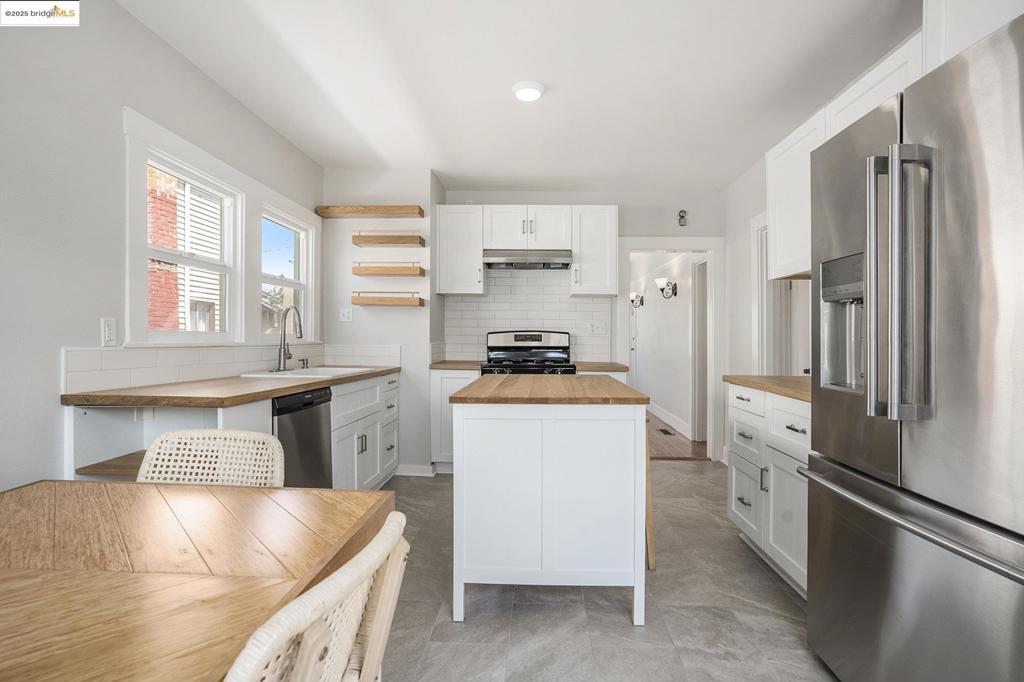 Berkeley, California, 94702, United States, 2 Bedrooms Bedrooms, ,1 BathroomBathrooms,Residential,For Sale,1921727