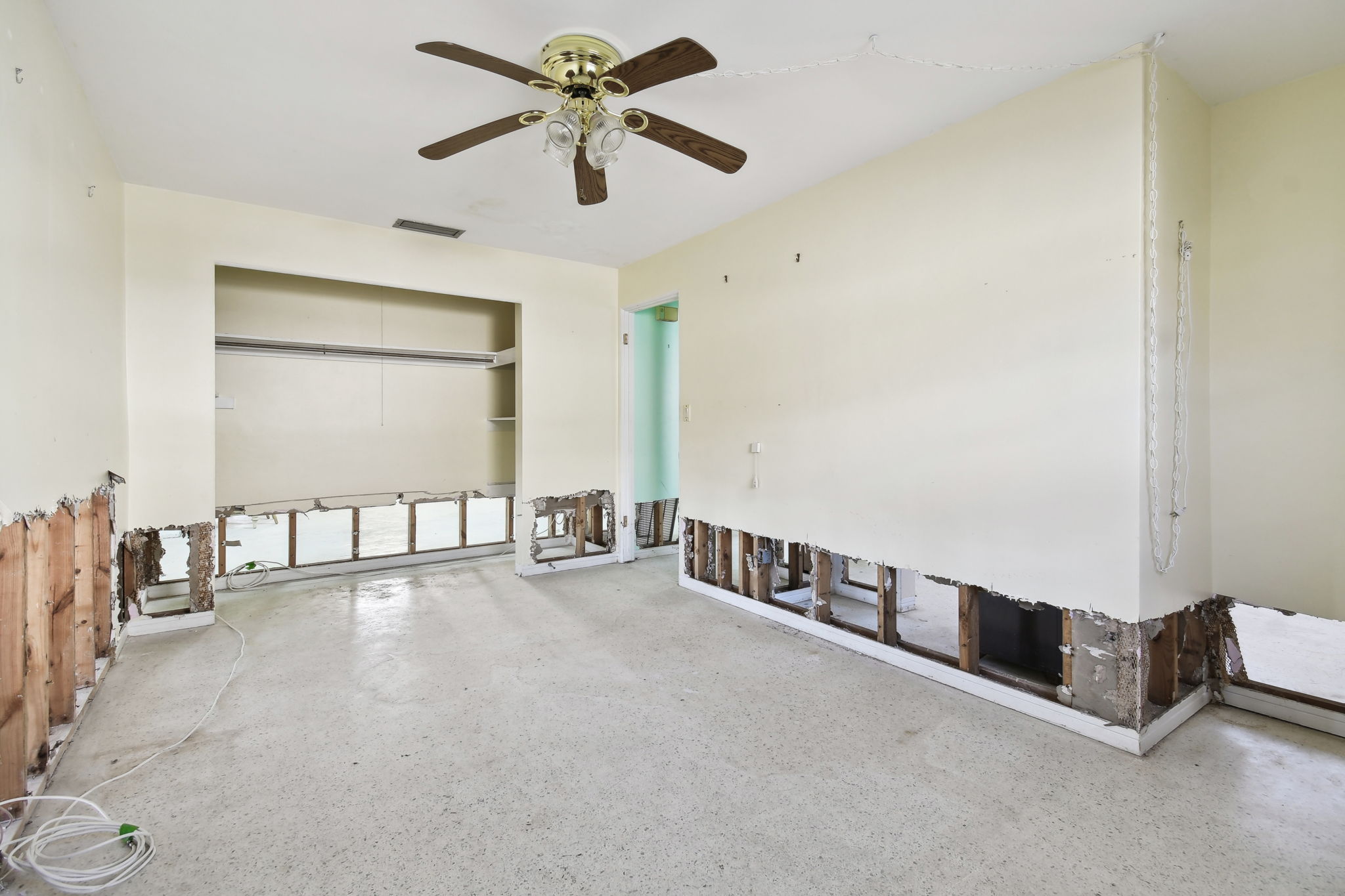 Madeira Beach, Florida, 33708, United States, 3 Bedrooms Bedrooms, ,2 BathroomsBathrooms,Residential,For Sale,1943278