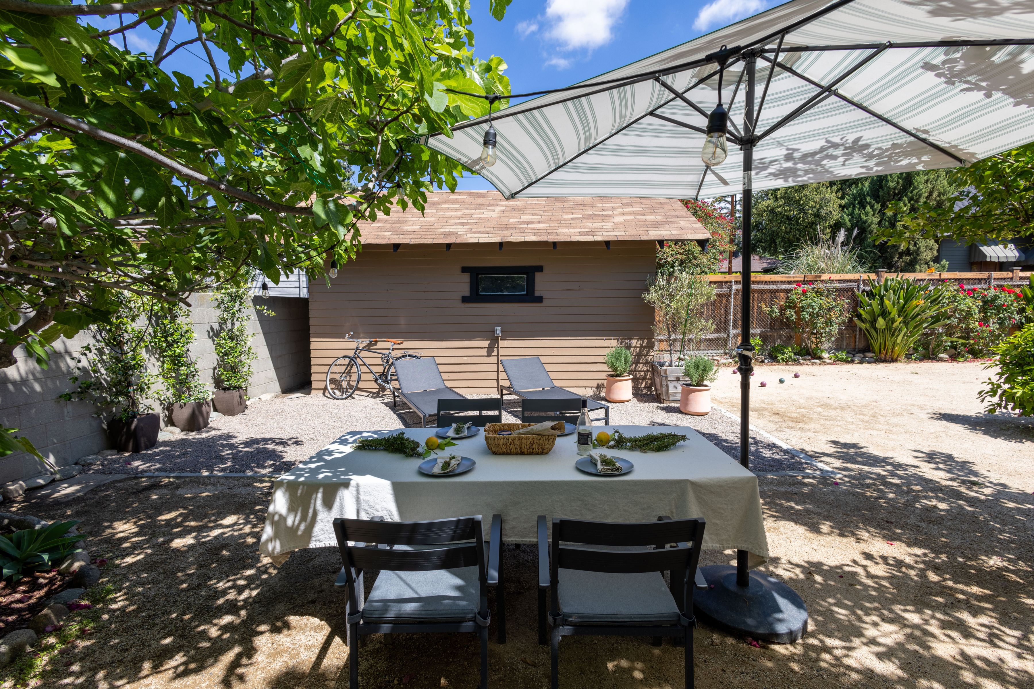  889 North Chester Avenue - 物件實景