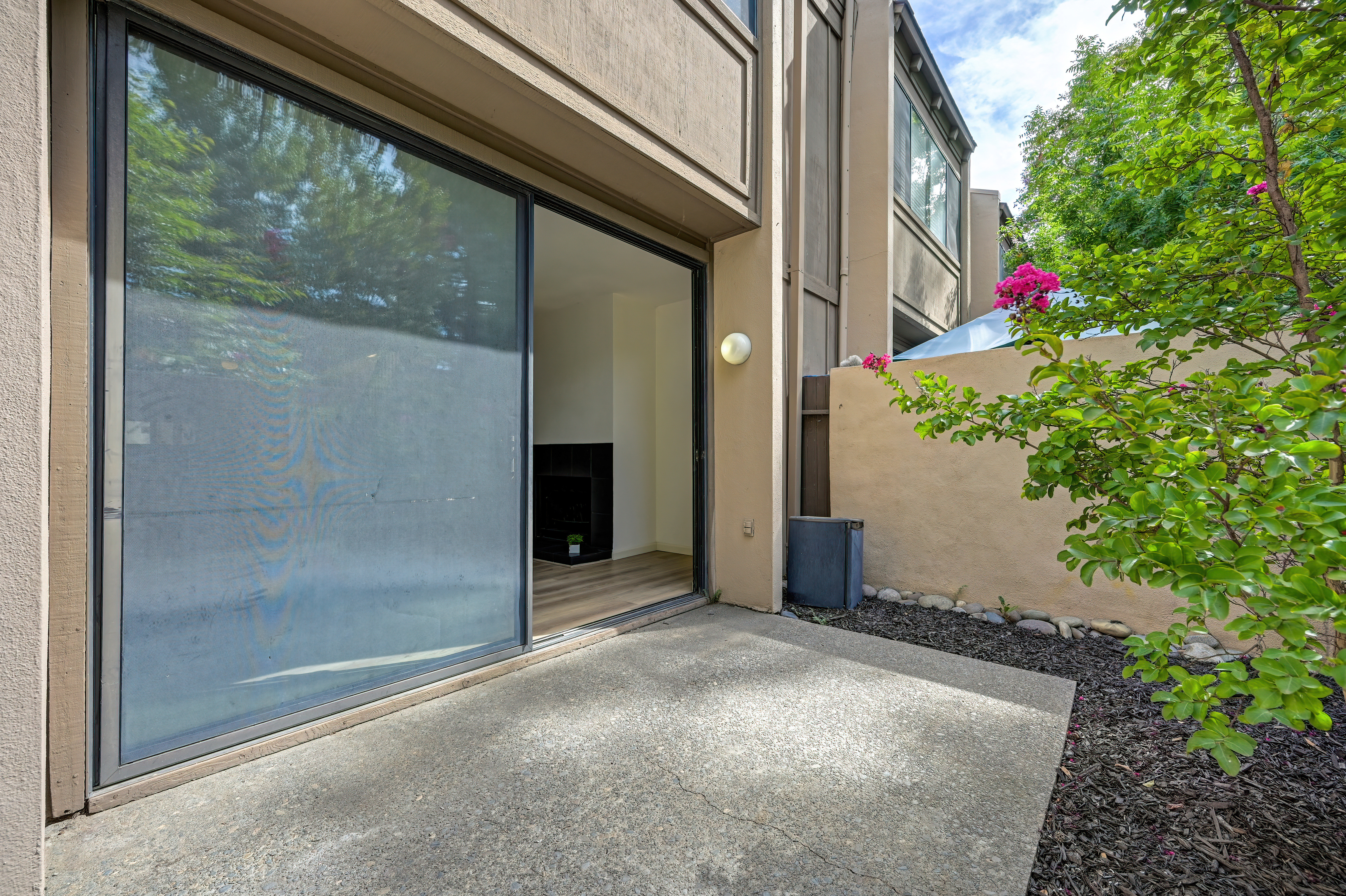 891 Woodside Lane East #2, Sacramento, CA 95825 - 物件實景