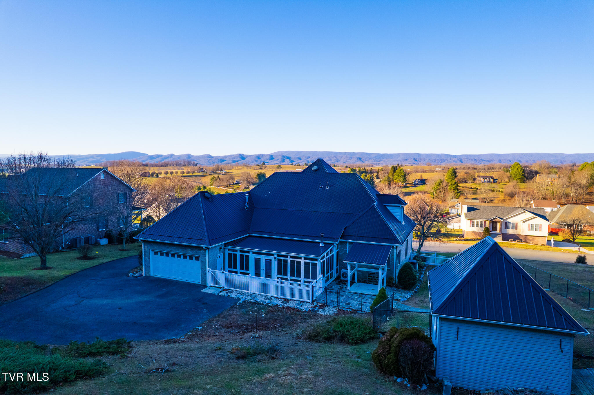 Wytheville, Virginia, 24382, United States, 4 Bedrooms Bedrooms, ,3 BathroomsBathrooms,Residential,For Sale,2005491
