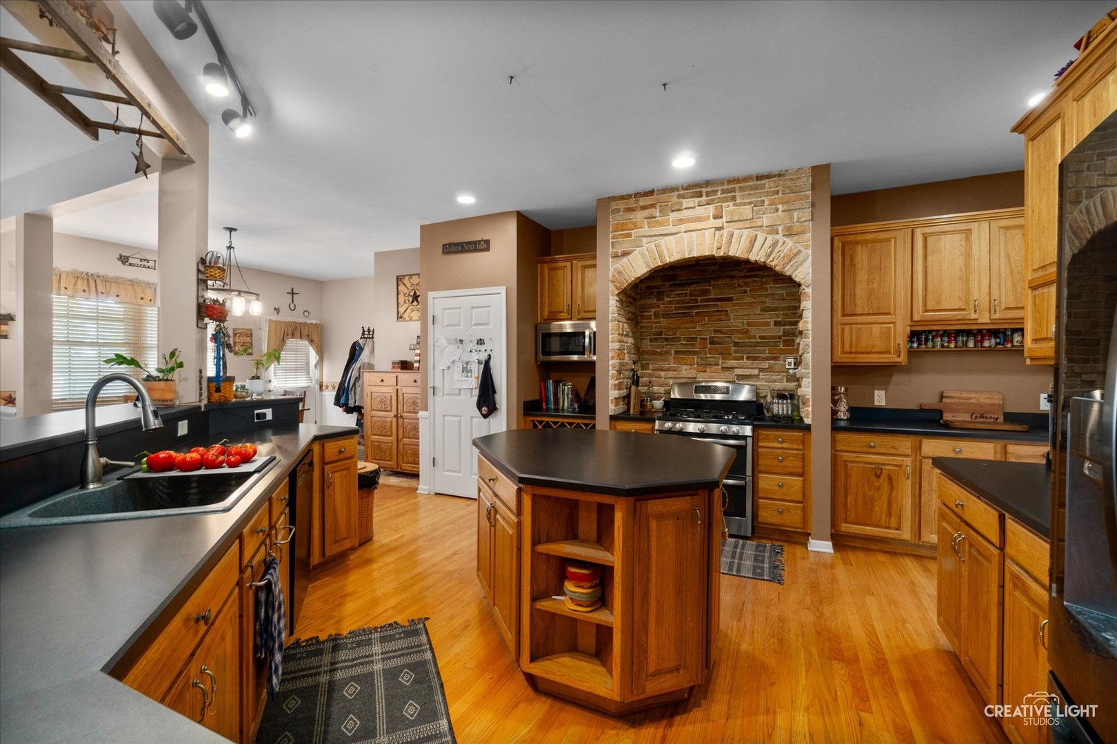 Plano, Illinois, 60545, United States, 4 Bedrooms Bedrooms, ,4 BathroomsBathrooms,Residential,For Sale,2003309