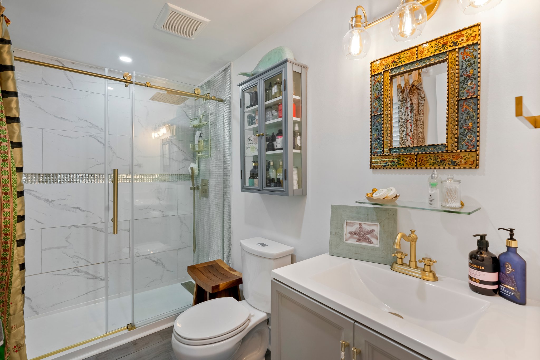  Charming Expanded Cape is Newly Remodeled - 物件實景