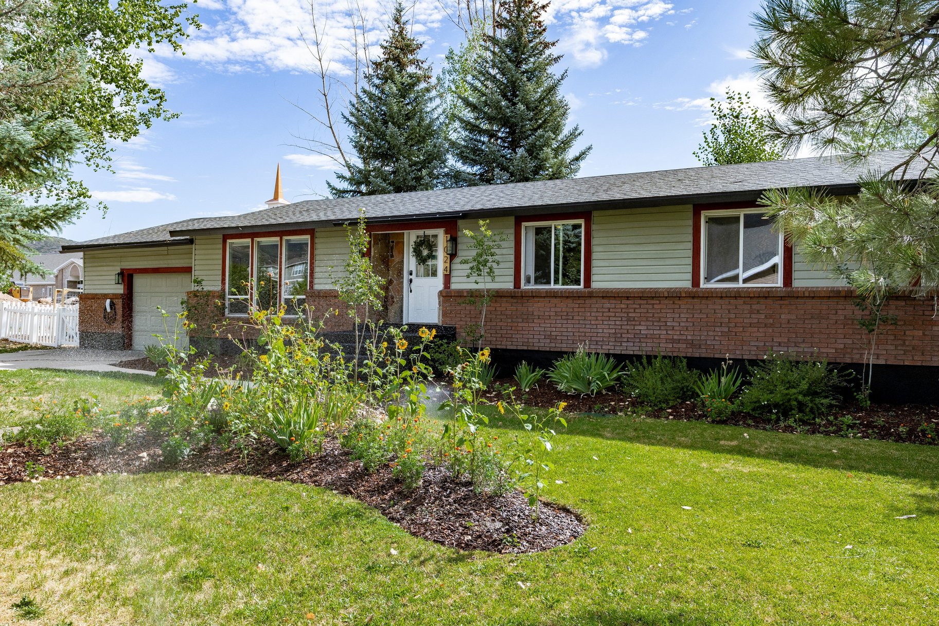  Charming Single Level Garden Home with Mountain Views - 物件實景