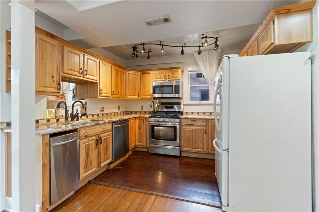 Eureka Springs, Arkansas, 752632, United States, 2 Bedrooms Bedrooms, ,3 BathroomsBathrooms,Residential,For Sale,1980182