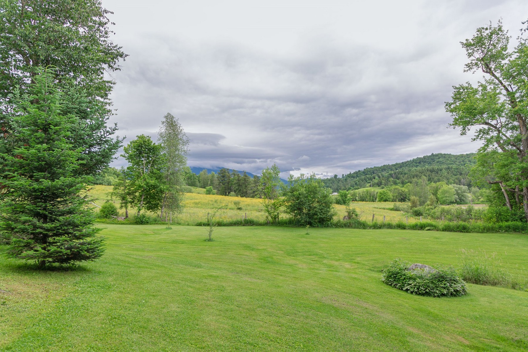  977 Lower Pleasant Valley Road - 物件實景