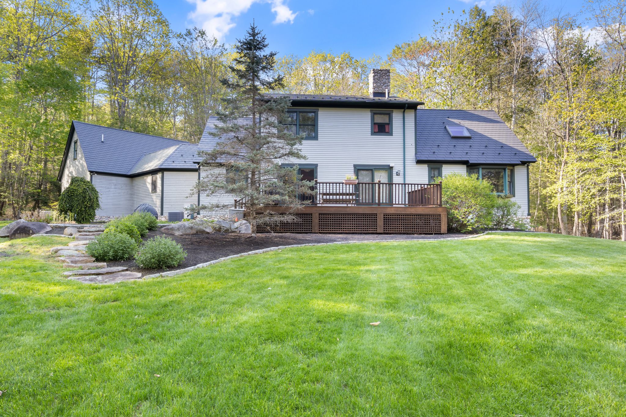 Eliot, Maine, 03903, United States, 3 Bedrooms Bedrooms, ,3 BathroomsBathrooms,Residential,For Sale,1921427