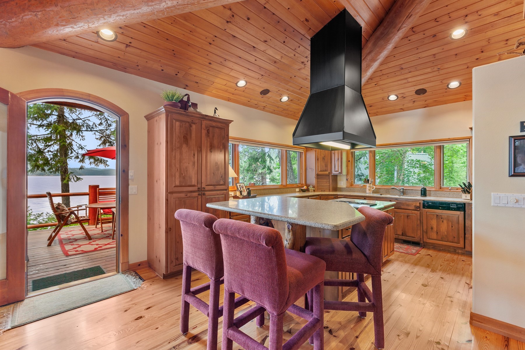  Spectacular Timber Framed Lakefront Living - 物件實景