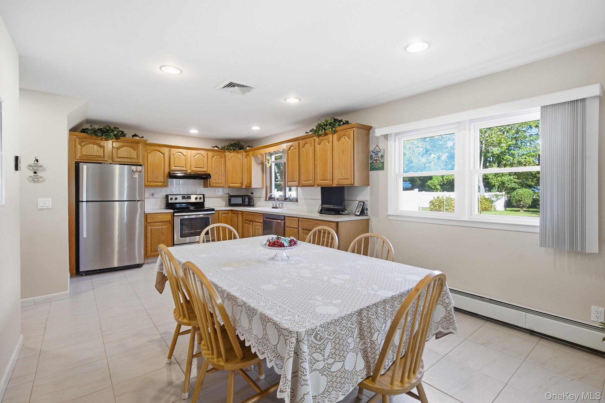  249 E 17th Street, Huntington Station, NY, 11746 - 物件實景