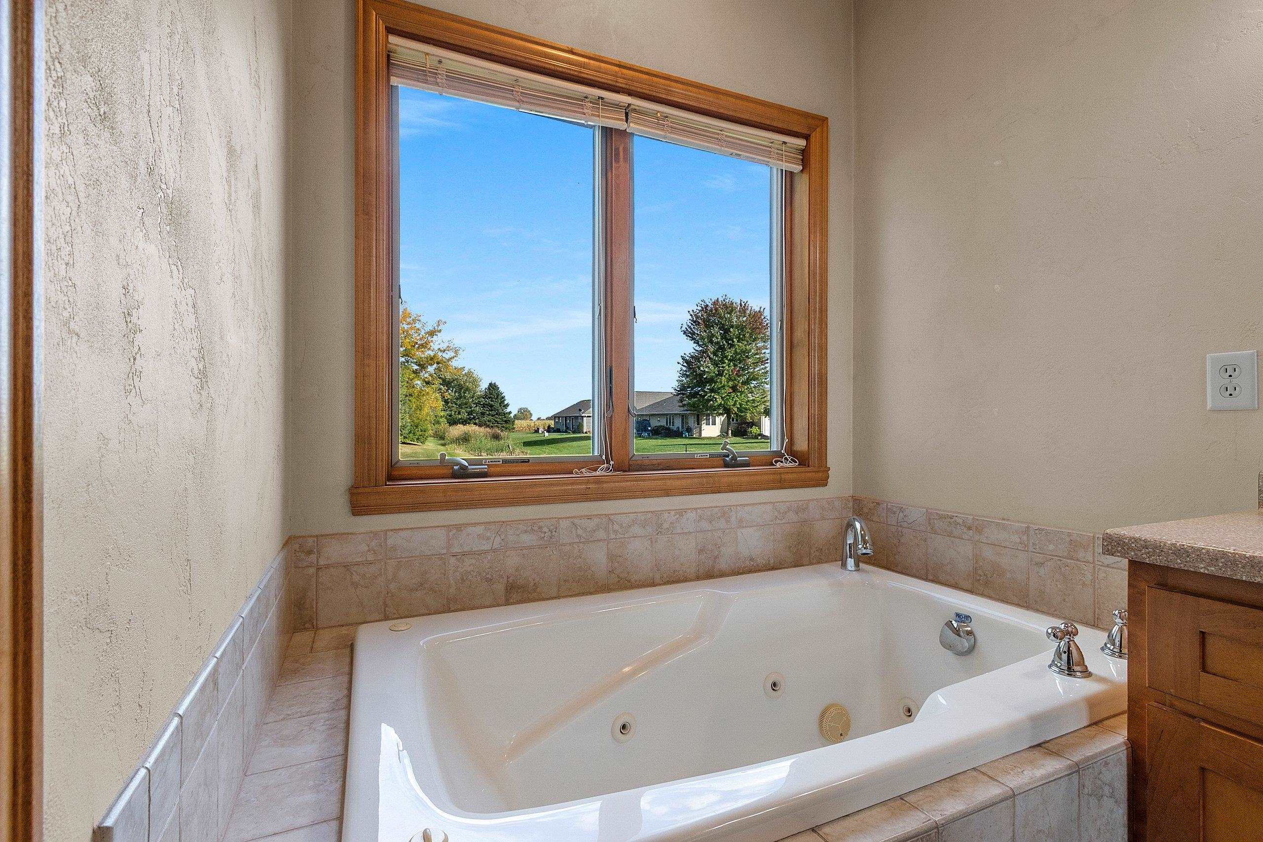 APPLETON, Wisconsin, 54913, United States, 4 Bedrooms Bedrooms, ,3 BathroomsBathrooms,Residential,For Sale,1960996