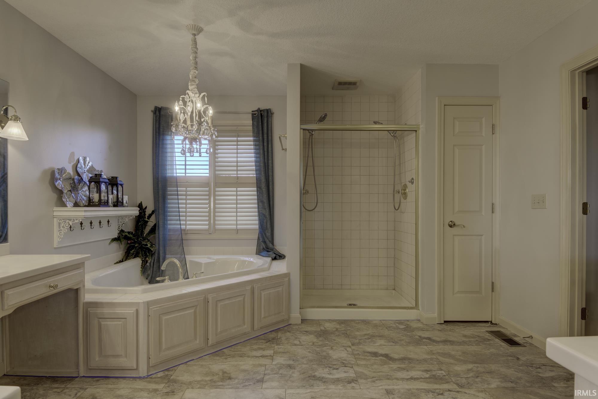 Fort Wayne, Indiana, 46845-2201, United States, 3 Bedrooms Bedrooms, ,4 BathroomsBathrooms,Residential,For Sale,1981888