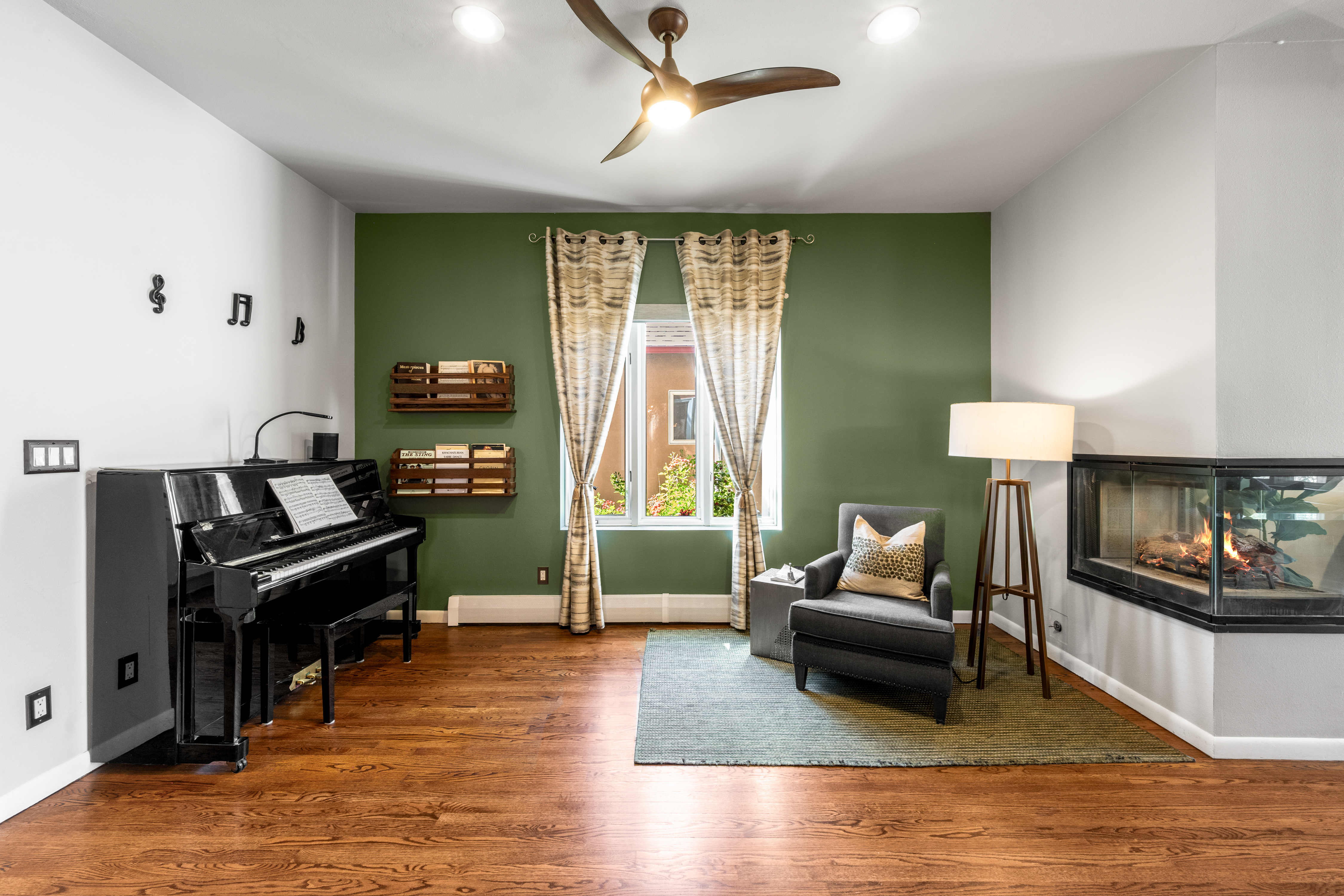  Outstanding Victorian-Style Home Just a Block From Broadway - 物件實景