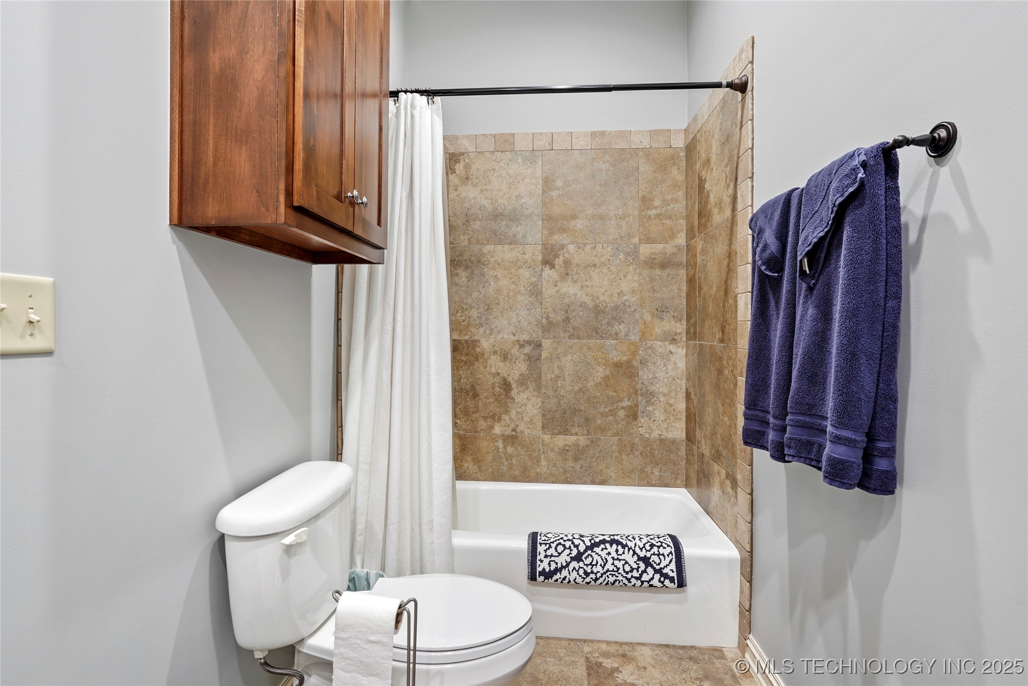 Broken Arrow, Oklahoma, 74011, United States, 5 Bedrooms Bedrooms, ,5 BathroomsBathrooms,Residential,For Sale,1793326