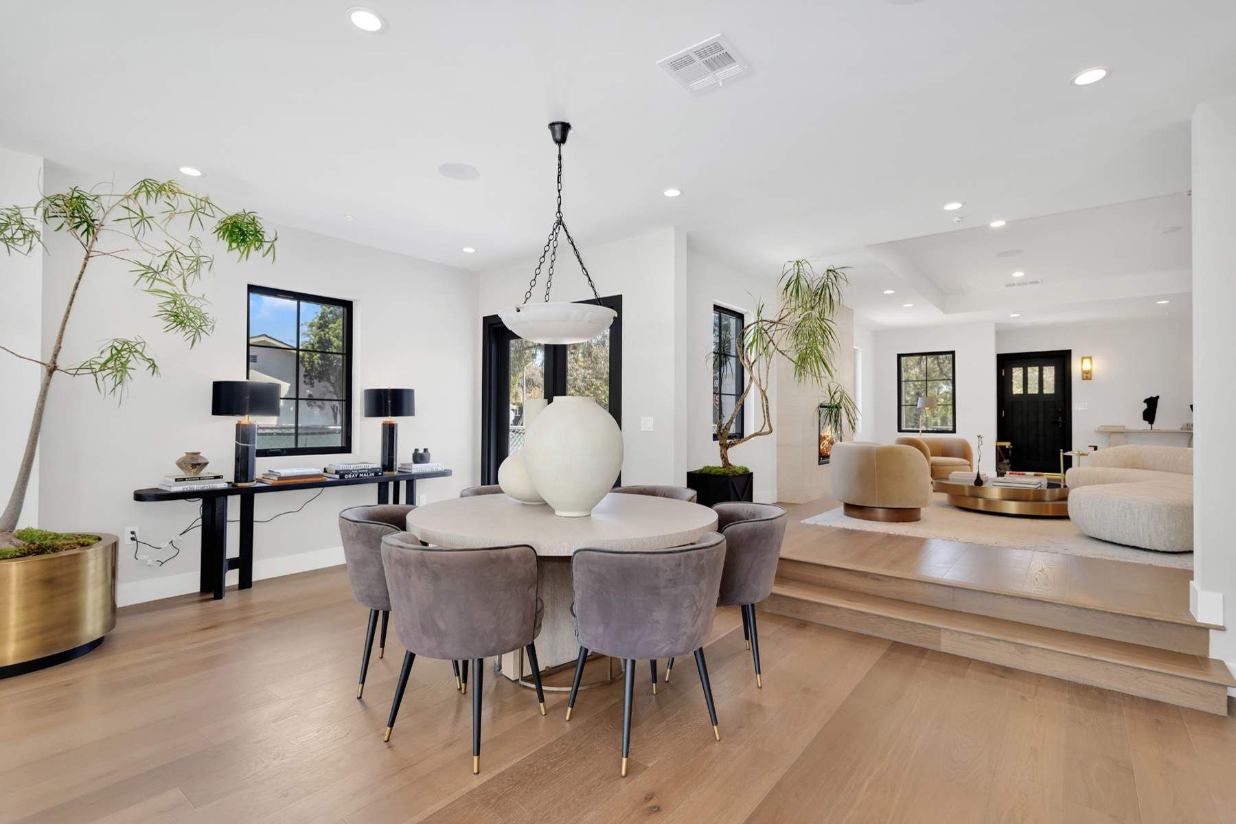  8671 Clifton Way - 物件實景