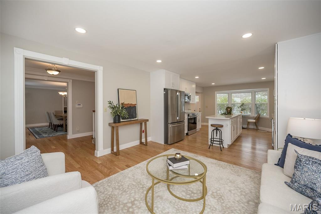 Ellisville, Missouri, 63011, United States, 4 Bedrooms Bedrooms, ,3 BathroomsBathrooms,Residential,For Sale,2002113