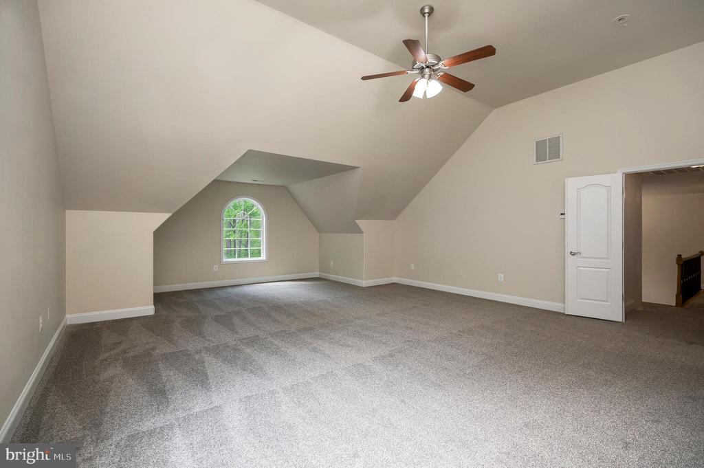 Stafford, Virginia, 22554, United States, 5 Bedrooms Bedrooms, ,5 BathroomsBathrooms,Residential,For Sale,2047982