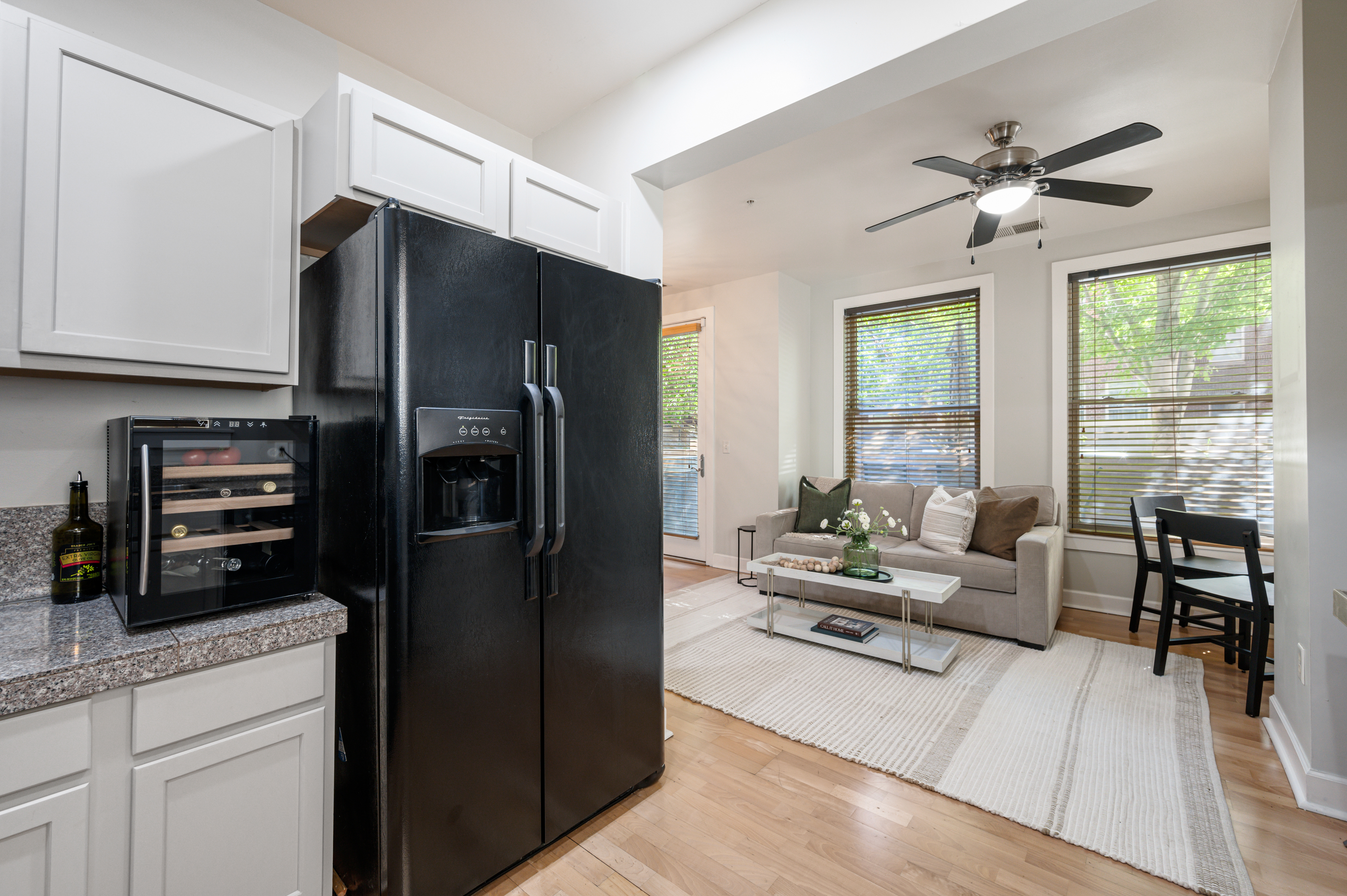  Spacious 1-Bedroom Main Floor Condo in a Prime Location - 物件實景