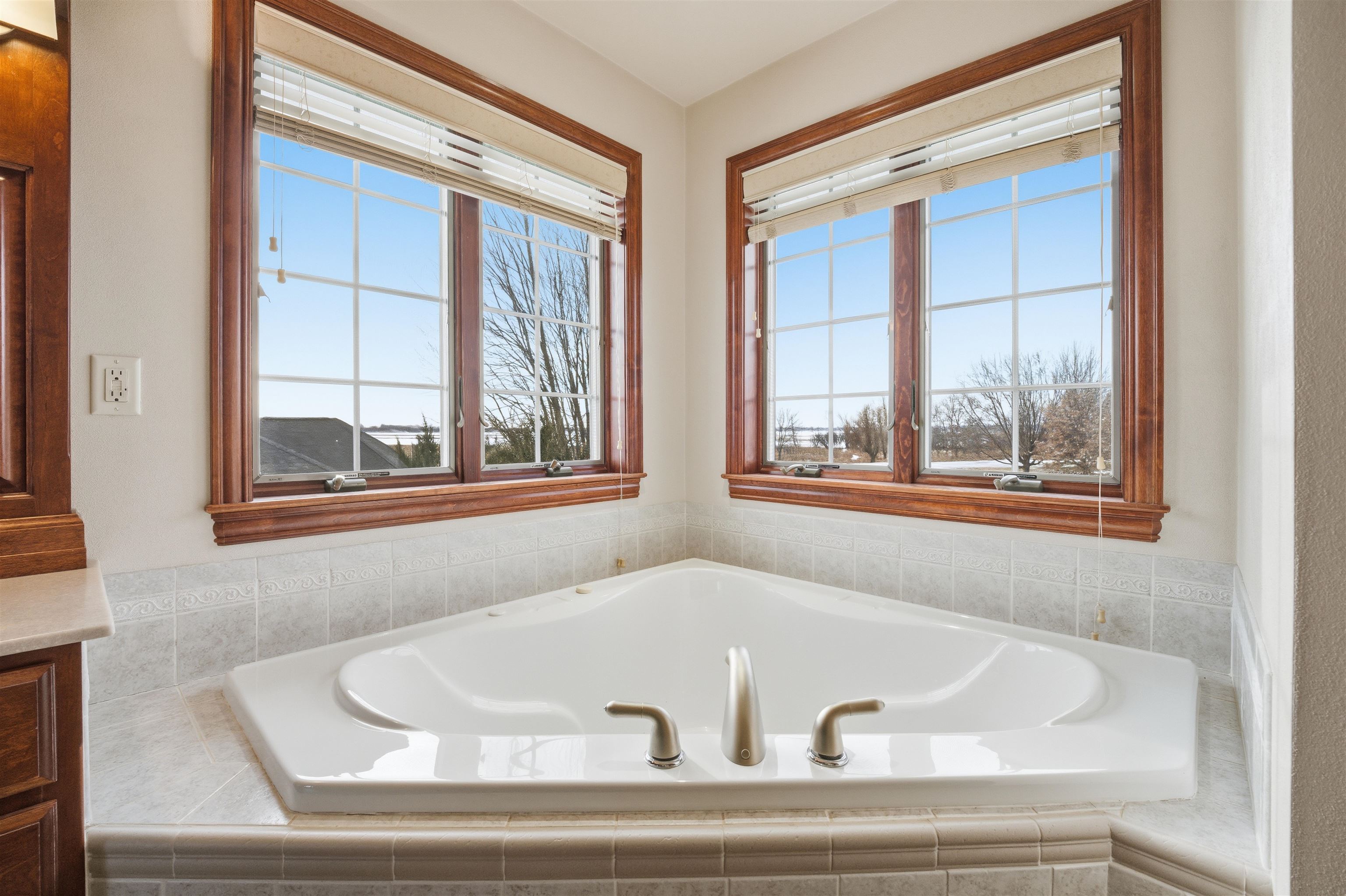 Oshkosh, Wisconsin, 54904, United States, 4 Bedrooms Bedrooms, ,4 BathroomsBathrooms,Residential,For Sale,2009649