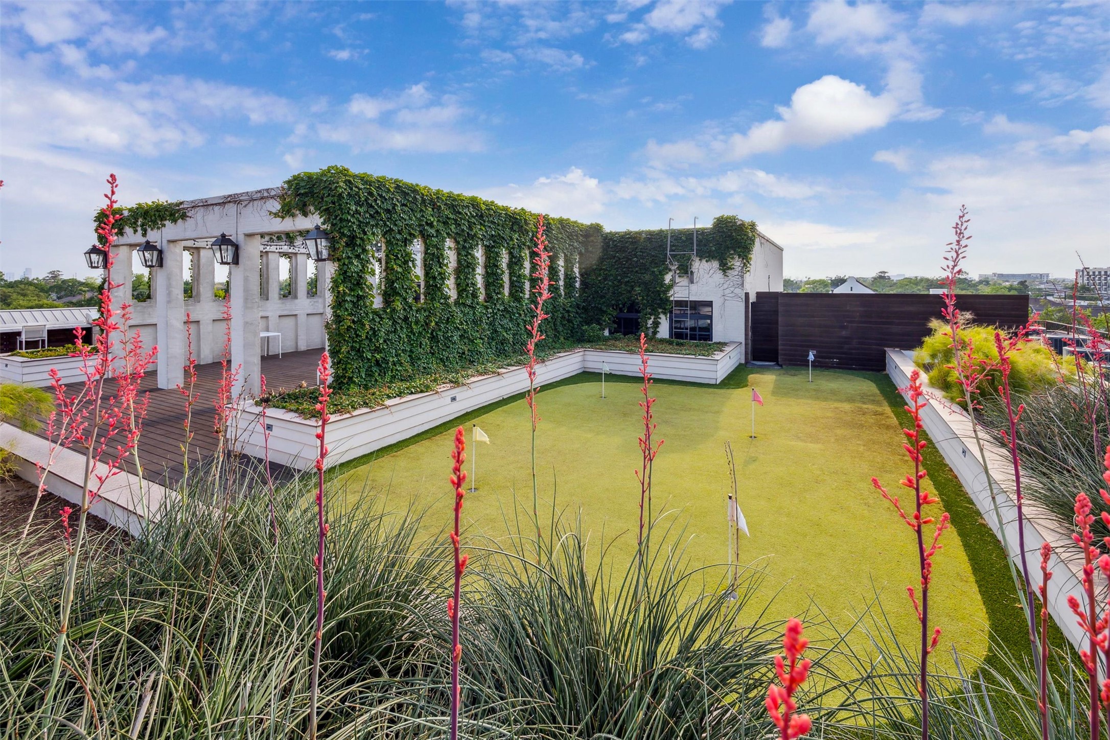  326 W 18th Street - 物件實景