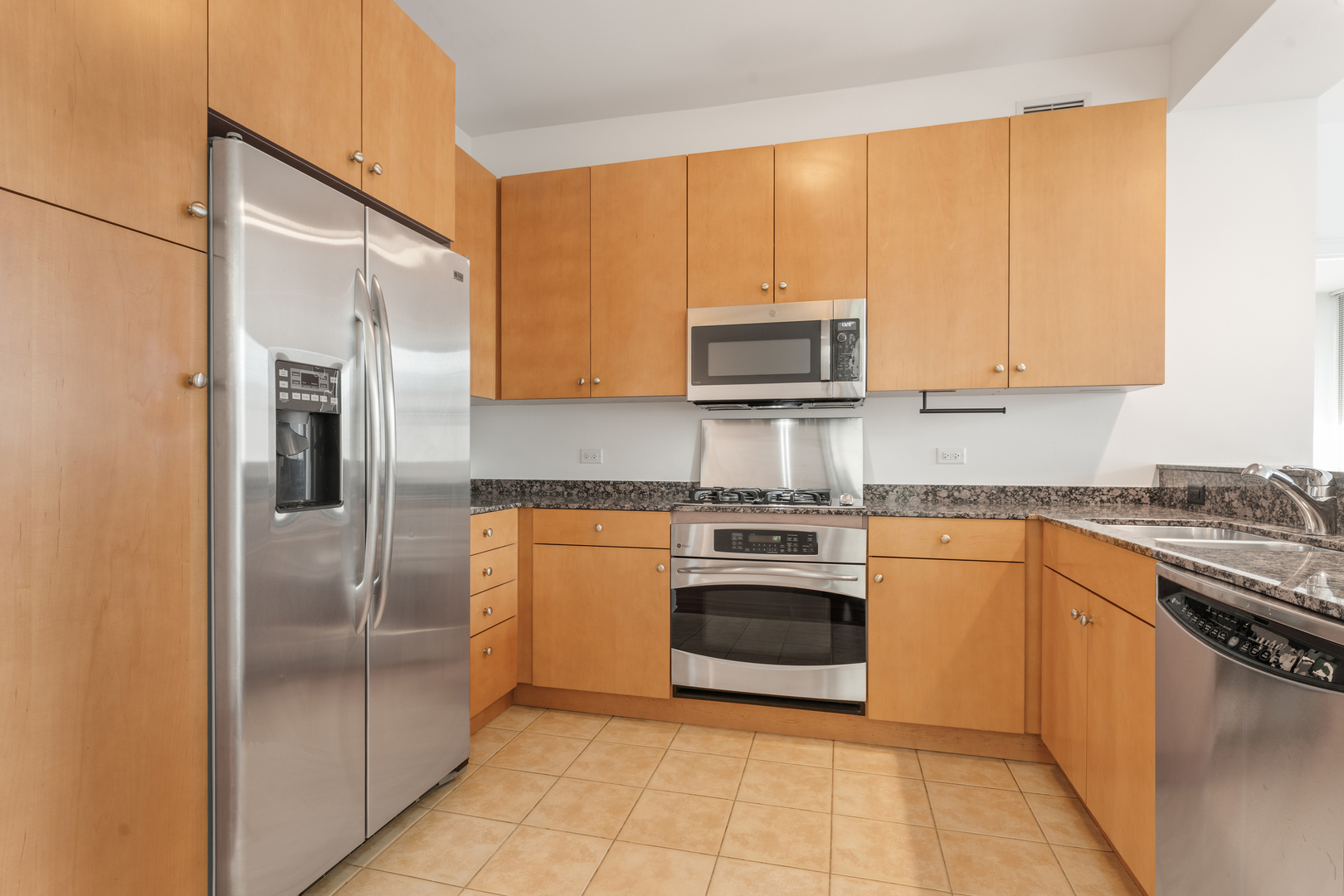 Chicago, Illinois, 60611, United States, 1 Bedroom Bedrooms, ,2 BathroomsBathrooms,Residential,For Sale,1989555