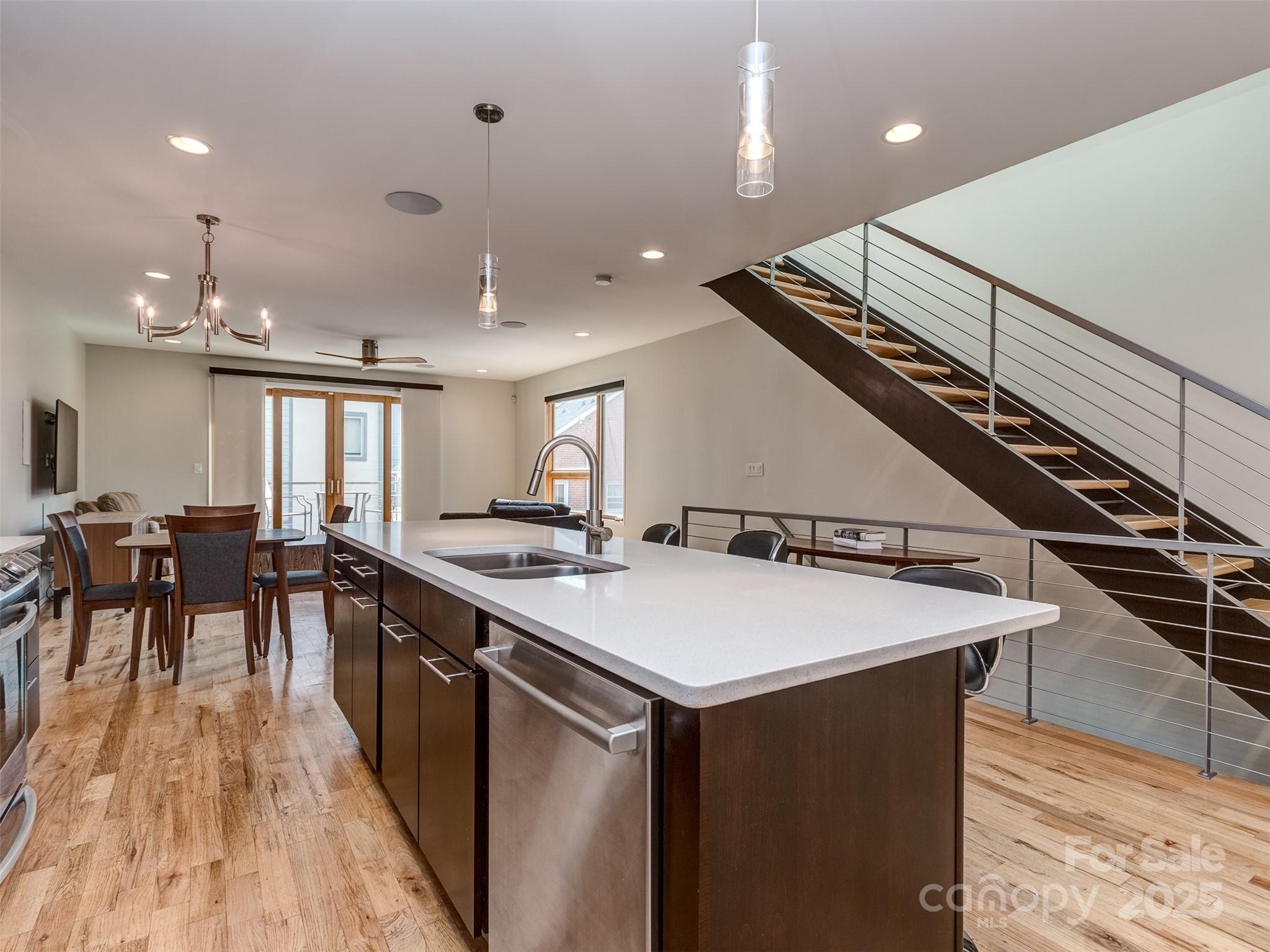 Charlotte, North Carolina, 28202, United States, 2 Bedrooms Bedrooms, ,3 BathroomsBathrooms,Residential,For Sale,1913146