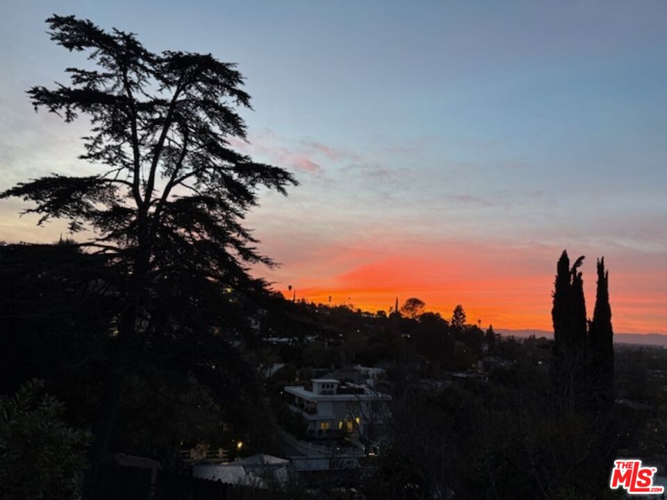 Sherman Oaks, California, 91423, United States, 3 Bedrooms Bedrooms, ,3 BathroomsBathrooms,Residential,For Sale,1986204