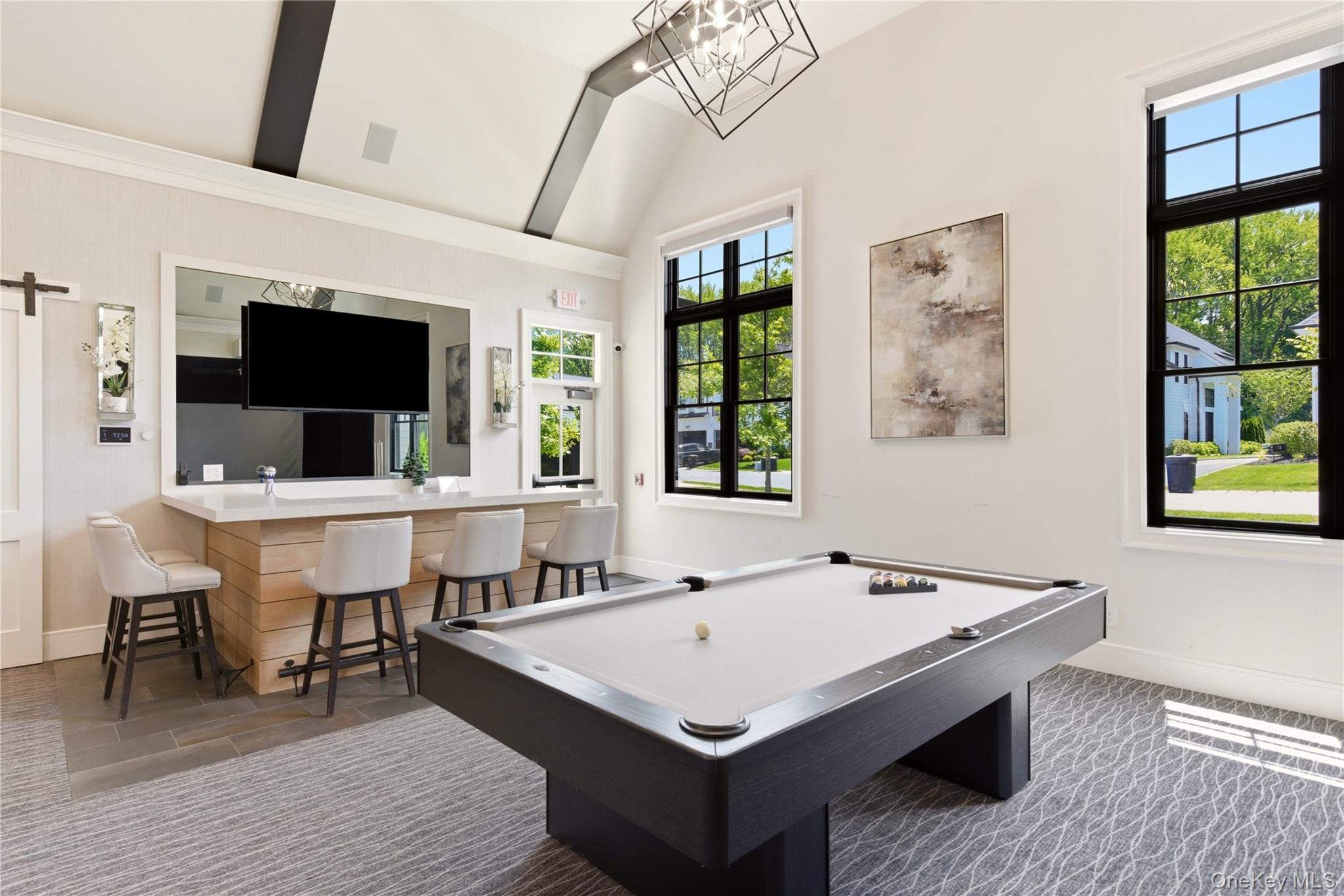  102 Three Ponds Lane E, Woodbury, NY, 11797 - 物件實景