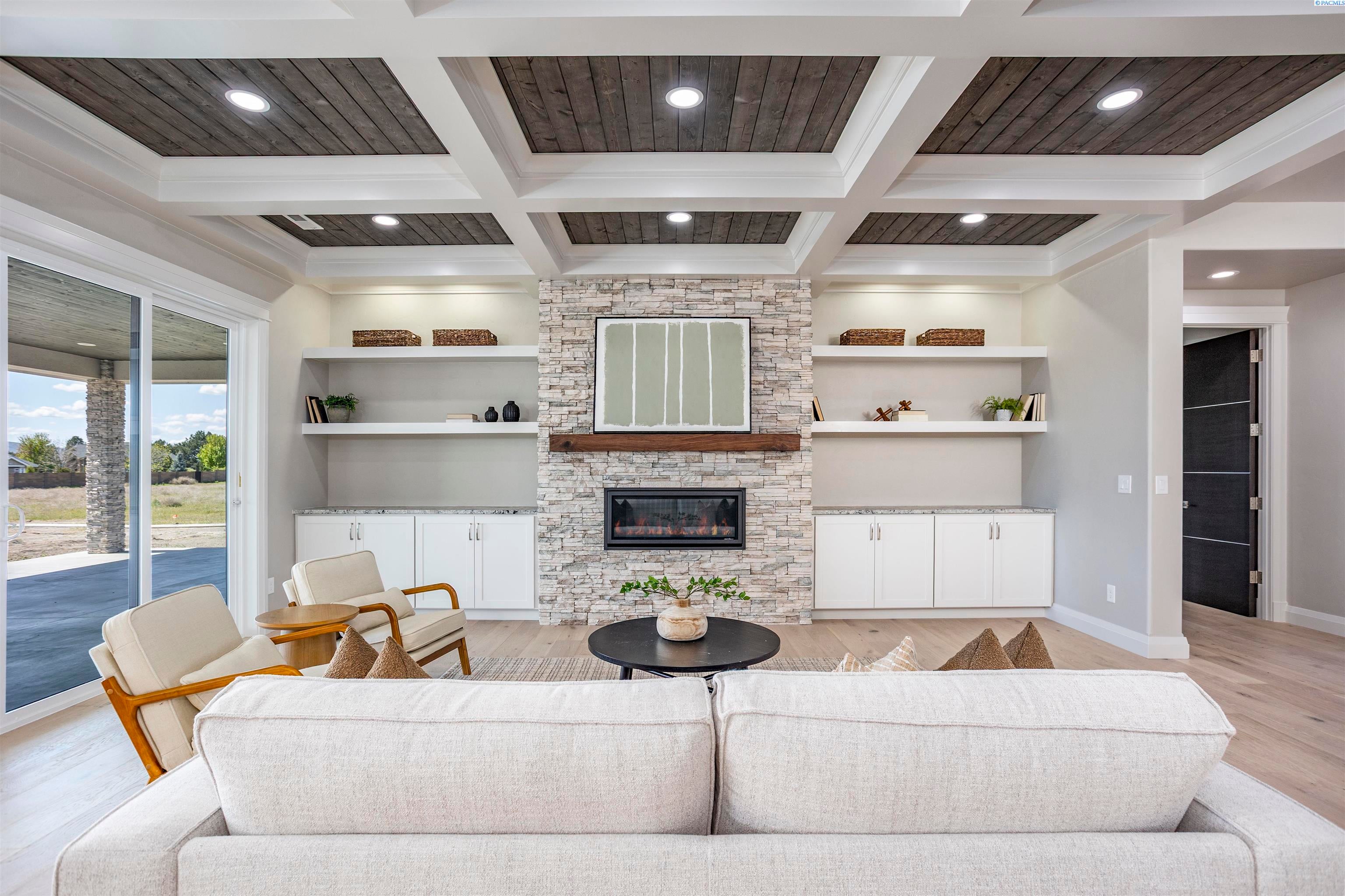 Pasco, Washington, 99301, United States, 4 Bedrooms Bedrooms, ,4 BathroomsBathrooms,Residential,For Sale,1979457